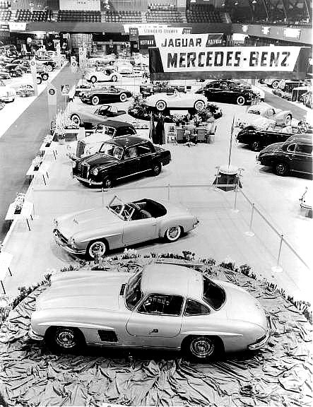 300 SL Gullwing coupe and 190 SL roadster debut