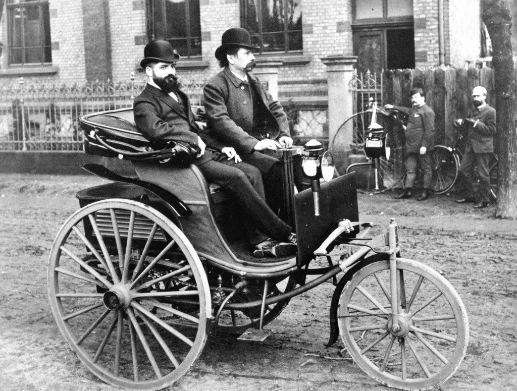 Carl-Benz-at-the-tiller-of-the-improved-1887-Benz-Patent-Motorwagen-1024x775.jpg